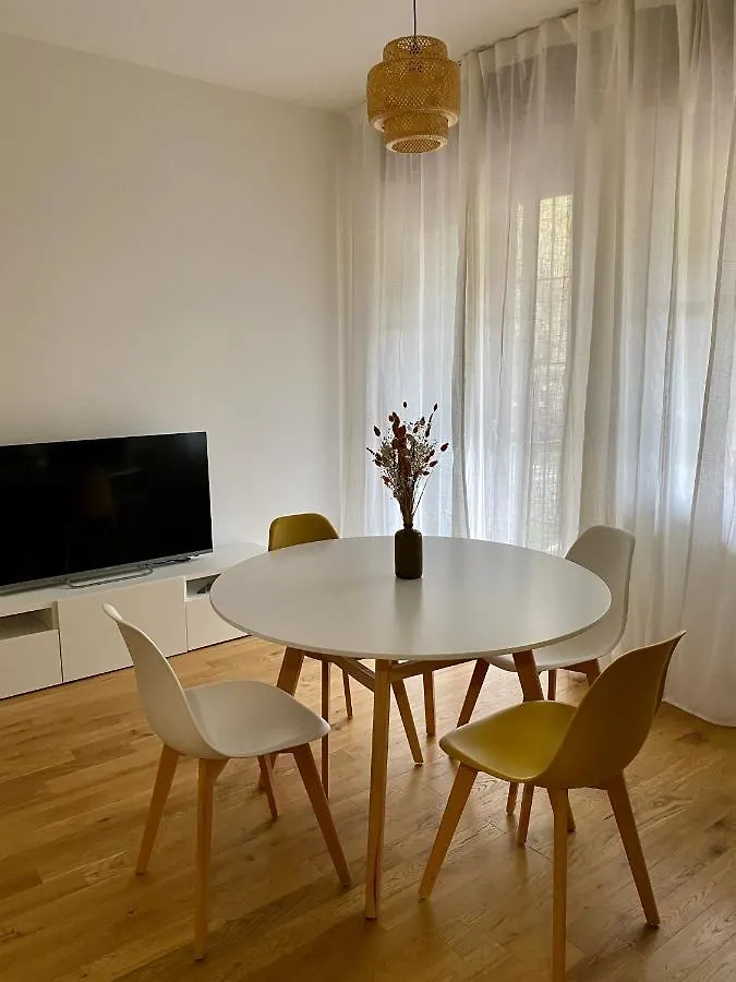 Brand New Flat Ready To Welcome You To Milan! Apartment 0*, Milan Italy