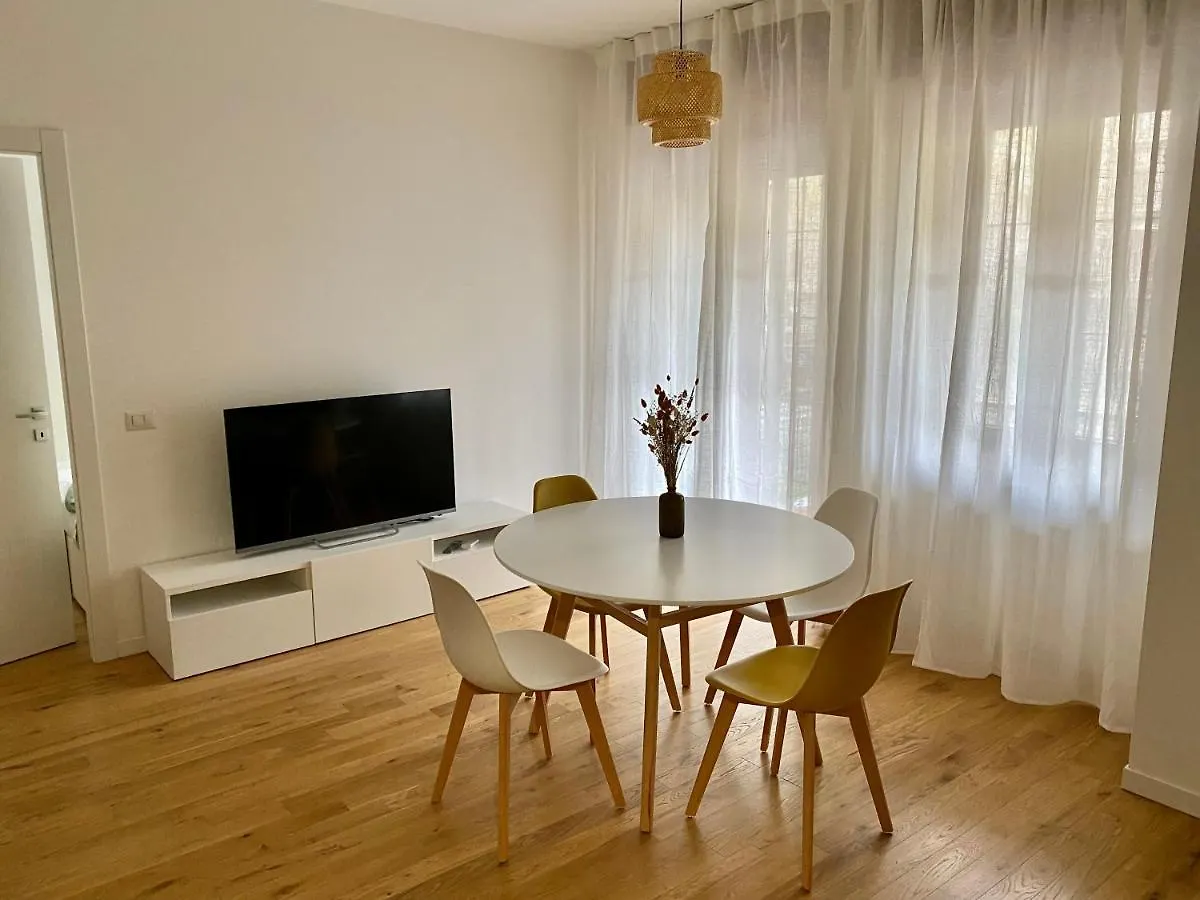 Brand New Flat Ready To Welcome You To Milan! Apartment 0*, Milan